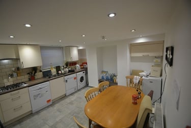 5 bed house, Wetherby Grove, Burley, Leeds, LS42JH - Image 2