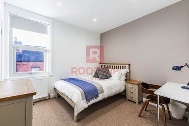 6 bed house, Hartley Crescent, Rampart Road, Leeds, LS62LL - Image 3