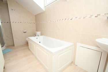 3 bed house, Spring Grove Walk, Burley, Leeds, LS61RR - Image 3