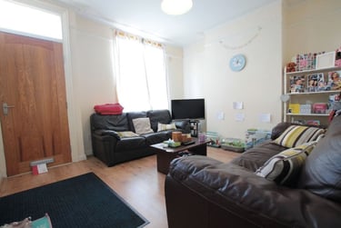 3 bed house, Spring Grove Walk, Burley, Leeds, LS61RR - Image 7