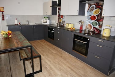 8 bed house, Oystermouth Road, Brynmill, Brynmill, Swansea, SA13UJ - Image 1
