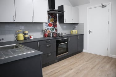 4 bed house, Norfolk Street, Mount Pleasant, Mount Pleasant, Swansea, SA16JE - Image 1