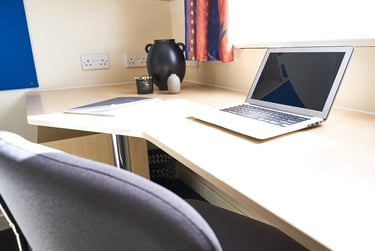 Classic Ensuite at College Court, Salisbury Avenue, City Centre, Stoke, ST14NE - Image 5