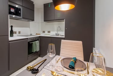 Classic 2 Bed Apartment - Image 4