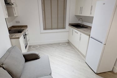2 bed house, Marlborough Avenue, Spring Bank, Hull, HU53JS - Image 1