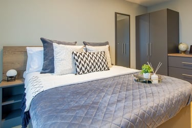 Penthouse 1 Bed Apartment at Symons House, Belgrave Street, Burley Park, Leeds, LS28DD - Image 5