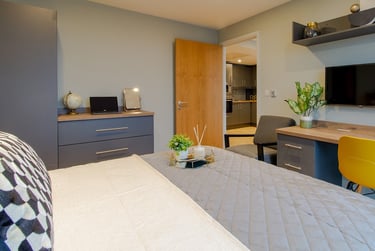 Penthouse 1 Bed Accessible Apartment at Symons House, Belgrave Street, Burley Park, Leeds, LS28DD - Image 4