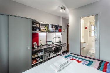 Gold En-suite Serviced Apartment at Study Inn Lemyngton Street, 2 Lemyngton Street, Charnwood, Loughborough, LE111UH - Image 2