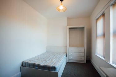 5 bed house, William Street, City Centre, Loughborough, LE113BX - Image 2