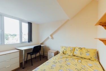 5 bed house, Storer Road, City Centre, Loughborough, LE115EQ - Image 1