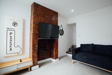 4 bed house, Station Street, City Centre, Loughborough, LE115EF - Image 1
