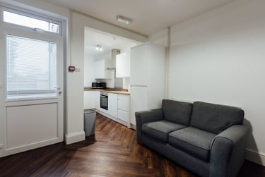 4 bed house, Oxford Street, City Centre, Loughborough, LE115DP - Image 2