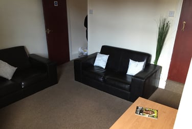 5 bed house, Oxford Street, City Centre, Loughborough, LE115DR - Image 1