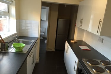 5 bed house, Oxford Street, City Centre, Loughborough, LE115DR - Image 3