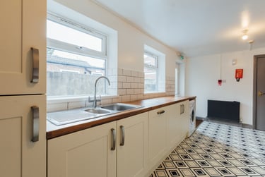 6 bed house, Marshall Street, Newland, Hull, HU53DA - Image 2