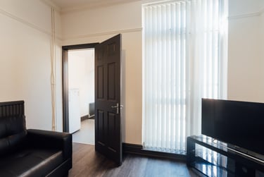 5 bed house, Herrick Road, Shelthorpe, Loughborough, LE112BU - Image 2