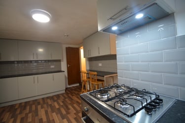 6 bed house, Richmond Avenue, Headingley, Leeds, LS61BZ - Image 1
