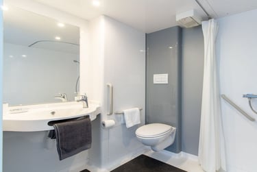 XL Premium Ensuite at The Croft, Cathedral Road, City Centre, Derby, DE13FQ - Image 3