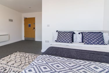 XL Premium Ensuite at The Croft, Cathedral Road, City Centre, Derby, DE13FQ - Image 1