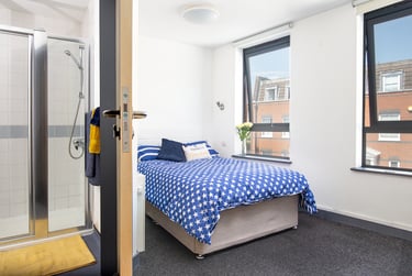 Platinum Studio at Fulham Palace Studios, 168-188 Fulham Palace Road, Hammersmith, London, W69PA - Image 1