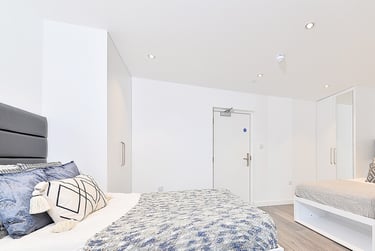 Classic Twin Studio - Image 1
