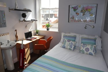 3 bed house, George House, Lower North Street, City Centre, Exeter, EX43ET - Image 3