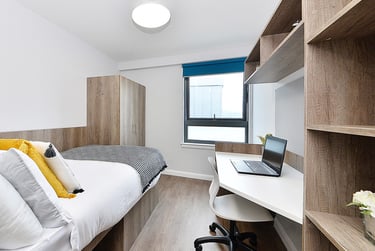 Attic Plus En Suite - Image 2