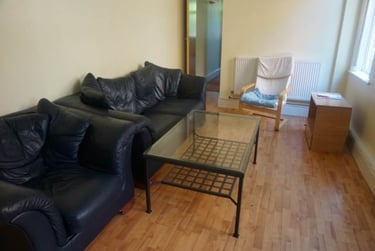 6 bed house, Royland Road, City Centre, Loughborough, LE112EH - Image 1