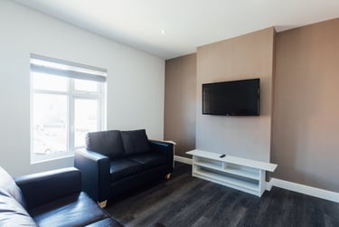 1 bed house, Broad Street, City Centre, Loughborough, LE115AB - Image 2