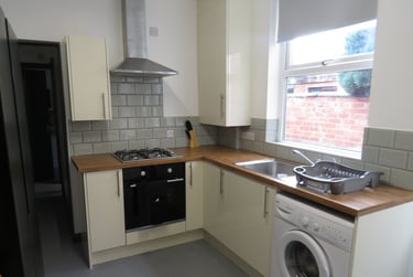 5 bed house, Royland Road, City Centre, Loughborough, LE112EH - Image 2