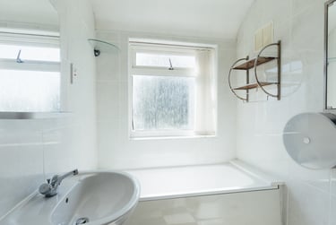 3 bed house, Holt Drive, Shelthorpe, Loughborough, LE113JA - Image 4