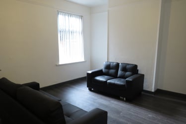 5 bed house, Royland Road, City Centre, Loughborough, LE112EH - Image 1