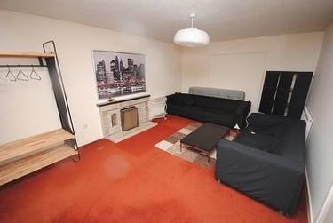 3 bed house, Ashleigh Drive, City Centre, Loughborough, LE113HW - Image 1