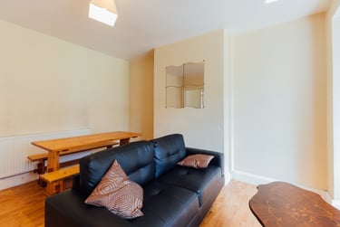 4 bed house, Colgrove Road, City Centre, Loughborough, LE113NN - Image 1