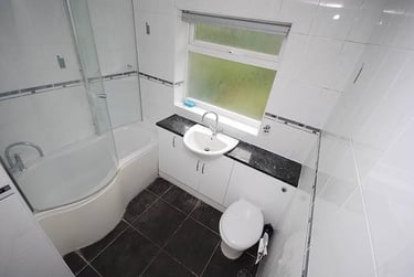 3 bed house, Ashleigh Drive, City Centre, Loughborough, LE113HW - Image 2