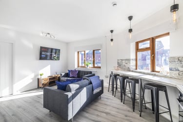 5 bed house, Queens Road, Hyde Park, Leeds, LS61HY - Image 1