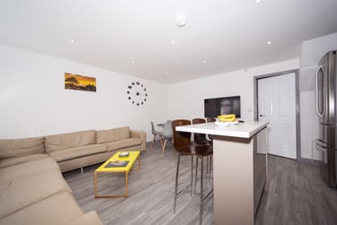 4 bed house, Kendal Lane, Woodhouse, Leeds, LS31AS - Image 1