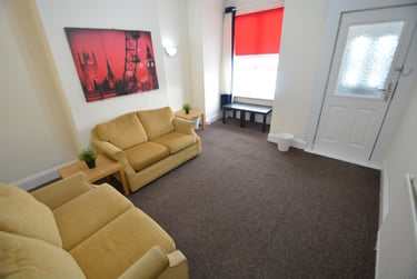 4 bed house, Burchett Terrace, Rampart Road, Leeds, LS62LR - Image 2