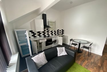 1 bed house, Chapeltown Road, Woodhouse, Leeds, LS73HY - Image 2