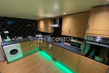 6 bed house, Welton Mount, Hyde Park, Leeds, LS61ET - Image 2