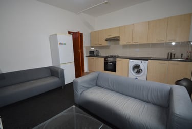 3 bed house, Brudenell Grove, Hyde Park, Leeds, LS61HR - Image 1
