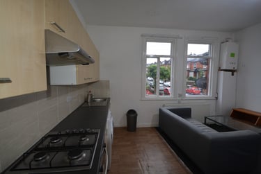 3 bed house, Brudenell Grove, Hyde Park, Leeds, LS61HR - Image 2