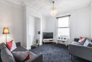 6 bed house, Woodsley Road, Hyde Park, Leeds, LS31DU - Image 2