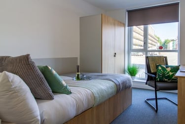 Classic Ensuite at The Croft, Cathedral Road, City Centre, Derby, DE13FQ - Image 2