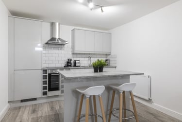 2 bed house, Knowle Mount, Burley, Leeds, LS42PP - Image 2