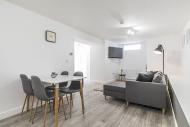2 bed house, Knowle Mount, Burley, Leeds, LS42PP - Image 10