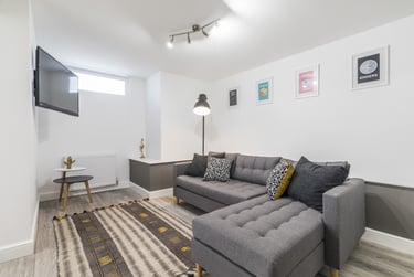 2 bed house, Knowle Mount, Burley, Leeds, LS42PP - Image 3