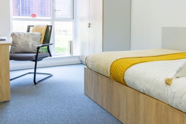 Large Classic Ensuite at The Croft, Cathedral Road, City Centre, Derby, DE13FQ - Image 1