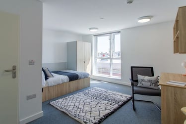 XL Classic Ensuite at The Croft, Cathedral Road, City Centre, Derby, DE13FQ - Image 1