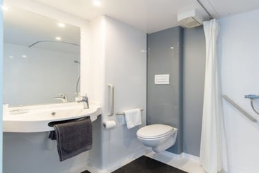 XL Classic Ensuite at The Croft, Cathedral Road, City Centre, Derby, DE13FQ - Image 2